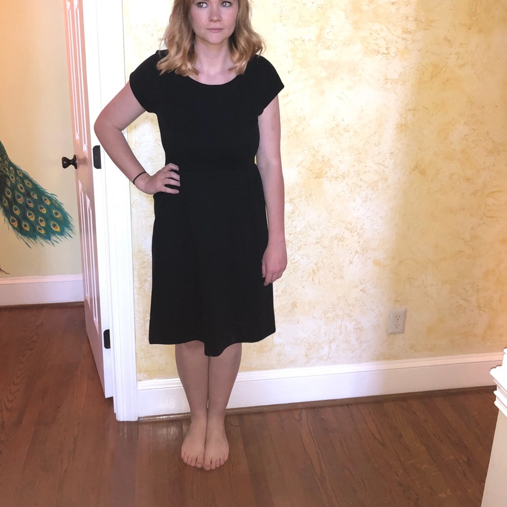 Simple Black Dress 🌷